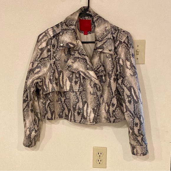 Jennifer Lopez Women’s Snake Skin Print Moto Cropped Faux Leather Jacket Size XS - Picture 2 of 9